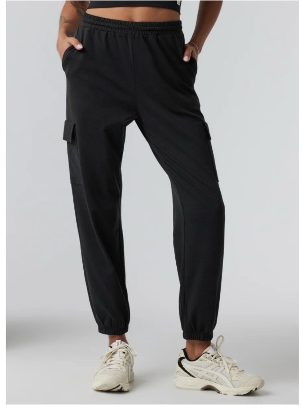 Vuori Boyfriend Cargo Jogger Mid-Rise Elastic Waist Sweatpants Lounge Black